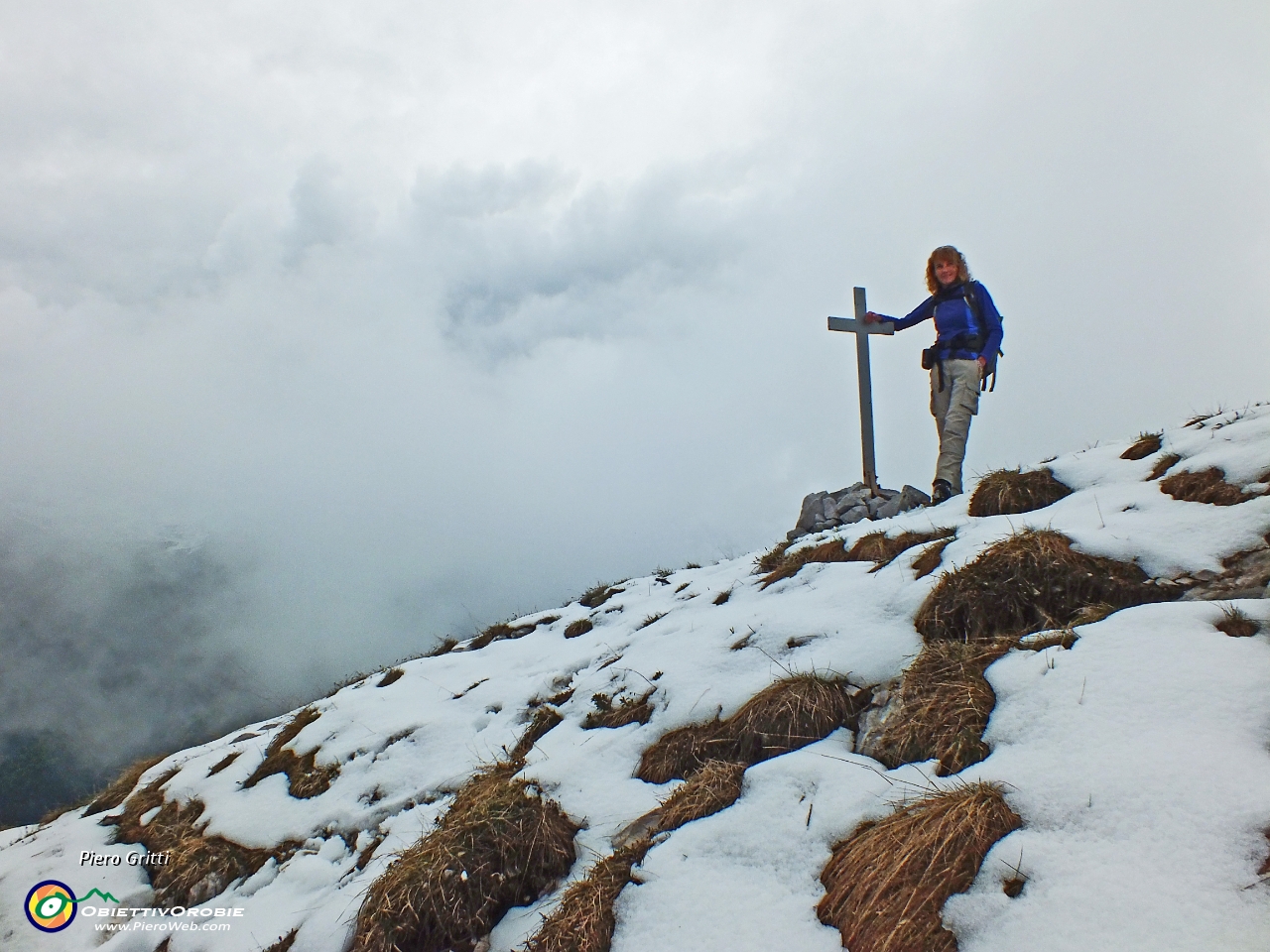 61 in vetta al Pizzo Badile con neve.......JPG
